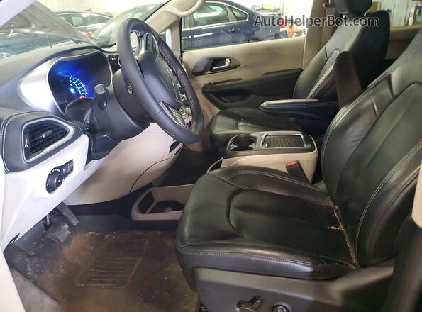 2C4RC1L70NR220846 2022 CHRYSLER PACIFICA Черный Вид салона спереди