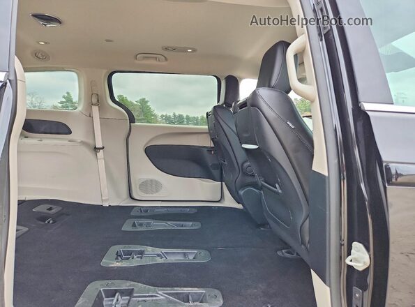 2C4RC1L70PR632767 2023 CHRYSLER PACIFICA Black Widok wnętrza z tyłu