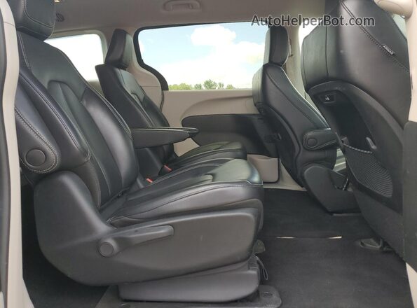 2C4RC1L73PR626221 2023 CHRYSLER PACIFICA Black Widok komory silnika