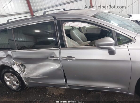 2C4RC1L7XJR169298 2018 CHRYSLER PACIFICA Серебряный Вид задней части салона