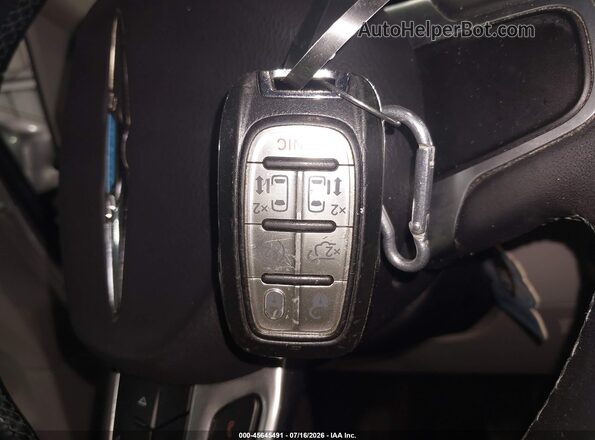 2C4RC1L7XJR169298 2018 CHRYSLER PACIFICA Серебряный Вид панели приборов