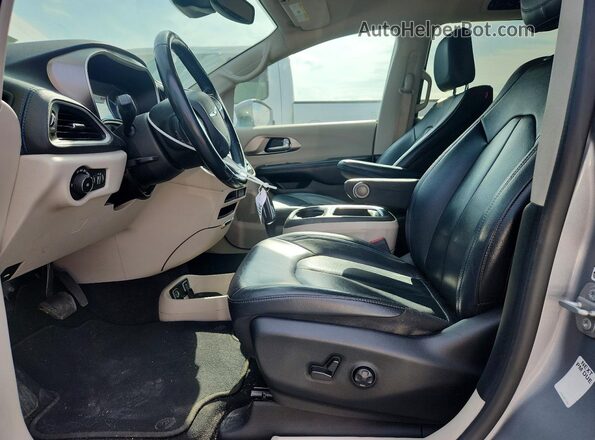2C4RC1L7XMR594024 2021 CHRYSLER PACIFICA Silver Vista interior delantera