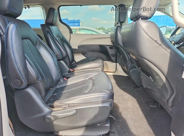 2C4RC1L7XMR594024 2021 CHRYSLER PACIFICA Silver Vista interior trasera