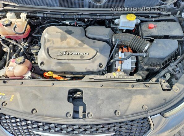 2C4RC1L7XMR594024 2021 CHRYSLER PACIFICA Silver Vista del compartimento del motor