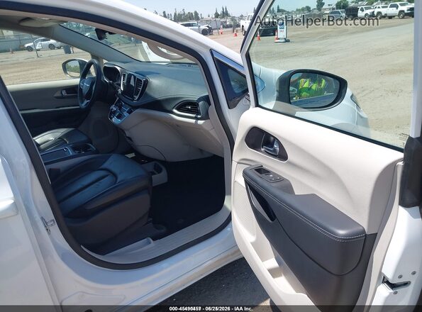 2C4RC1L7XPR579981 2023 CHRYSLER PACIFICA White Widok wnętrza z przodu