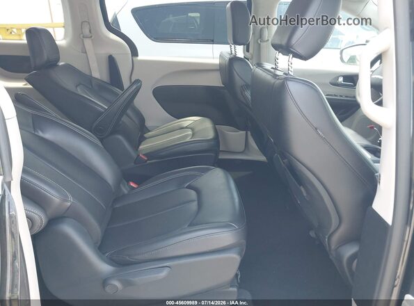 2C4RC1L7XPR626295 2023 CHRYSLER PACIFICA Black Vista de la etiqueta del VIN