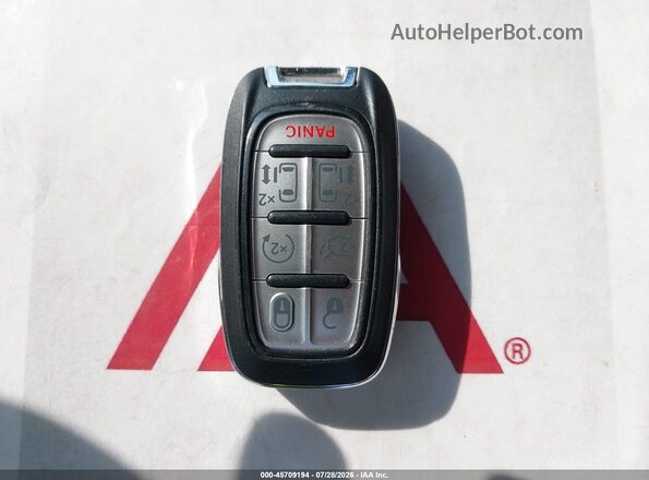 2C4RC1N70JR169324 2018 CHRYSLER PACIFICA Red Widok deski rozdzielczej