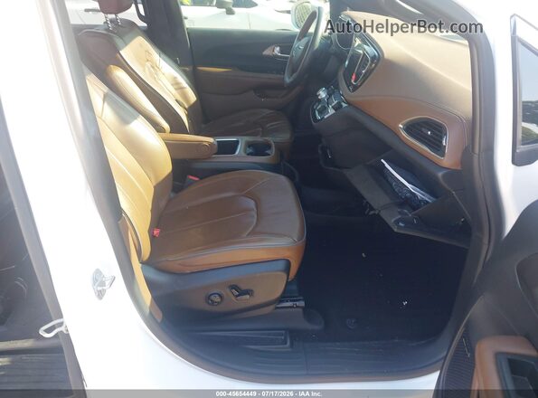 2C4RC1N70LR127447 2020 CHRYSLER PACIFICA Белый Вид салона спереди