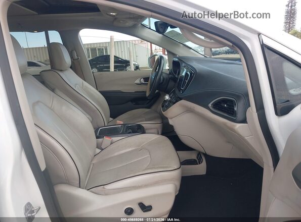 2C4RC1N72JR183404 2018 CHRYSLER PACIFICA White Vista interior delantera