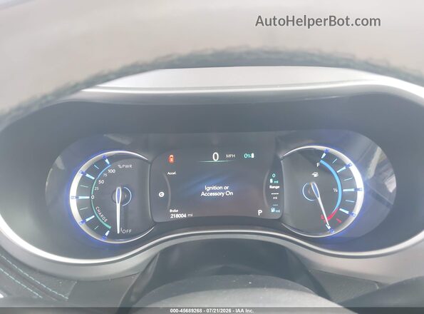2C4RC1N72JR183404 2018 CHRYSLER PACIFICA White Vista de los asientos traseros