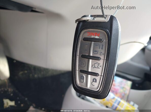 2C4RC1N72JR213162 2018 CHRYSLER PACIFICA Maroon Вид панелі приладів