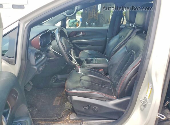 2C4RC1N73LR135185 2020 CHRYSLER PACIFICA Cream Սալոնի դիմացի տեսք