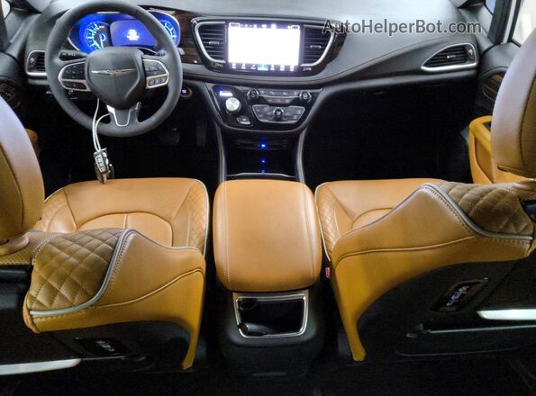 2C4RC1N73PR542493 2023 CHRYSLER PACIFICA Белый Вид панели приборов