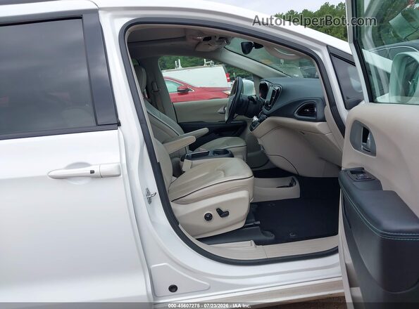 2C4RC1N76JR356972 2018 CHRYSLER PACIFICA Белый Вид салона спереди