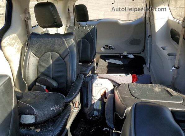 2C4RC1N76JR359466 2018 CHRYSLER PACIFICA Blue უკანა სავარძლების ხედი