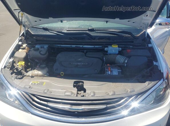2C4RC1N77JR248294 2018 CHRYSLER PACIFICA White Engine compartment view