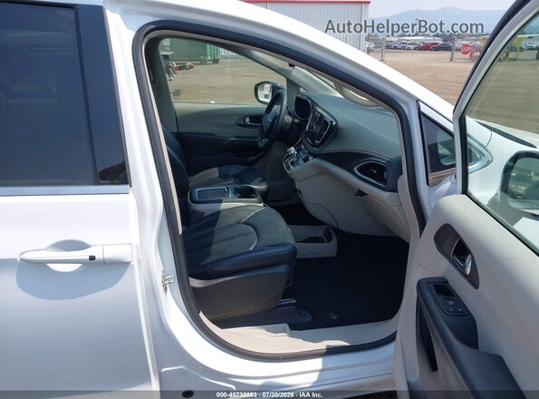 2C4RC1S73RR121865 2024 CHRYSLER PACIFICA White Front interior view