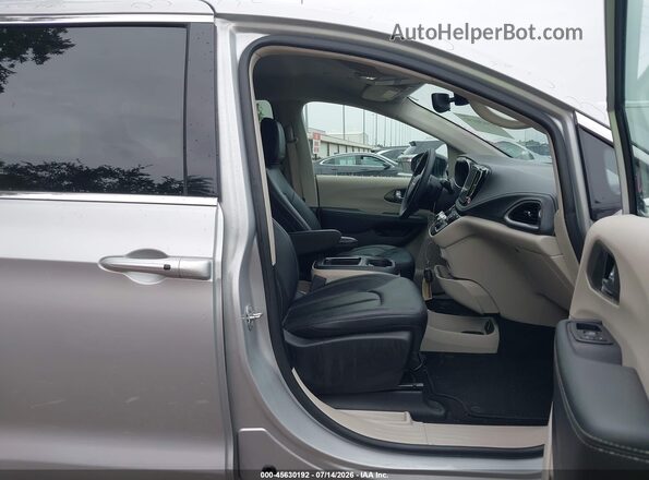2C4RC1S74RR185221 2024 CHRYSLER PACIFICA Silver Вид салону спереду
