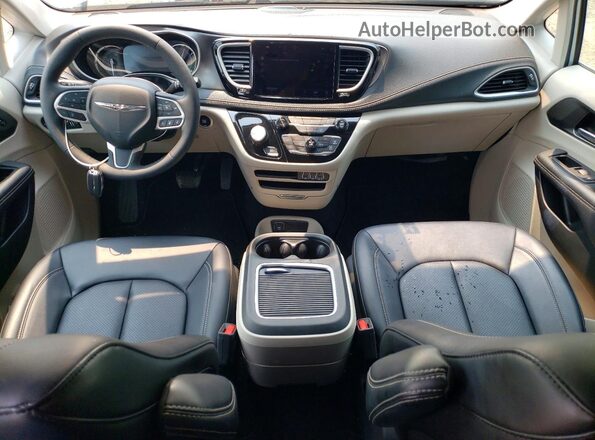 2C4RC1S76RR141544 2024 CHRYSLER PACIFICA Серебряный Вид панели приборов