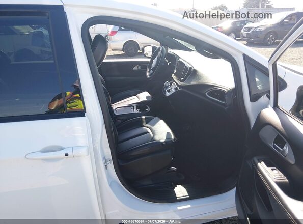 2C4RC1S77RR112019 2024 CHRYSLER PACIFICA White Вид салону спереду