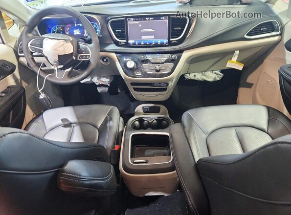 2C4RC1S78RR158149 2024 CHRYSLER PACIFICA Белый Вид панели приборов