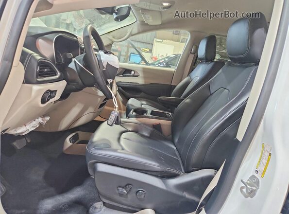2C4RC1S78RR158149 2024 CHRYSLER PACIFICA Белый Вид салона спереди