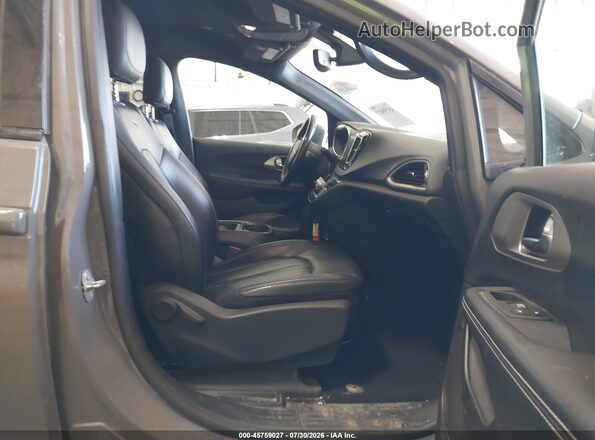 2C4RC3BG0LR277994 2020 CHRYSLER PACIFICA Gray Front interior view