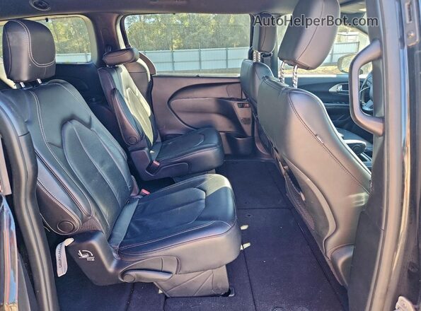 2C4RC3BG2LR288432 2020 CHRYSLER PACIFICA Black Rear interior view