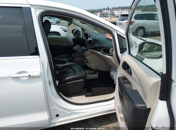 2C4RC3BG9PR570072 2023 CHRYSLER PACIFICA White Vista interior delantera