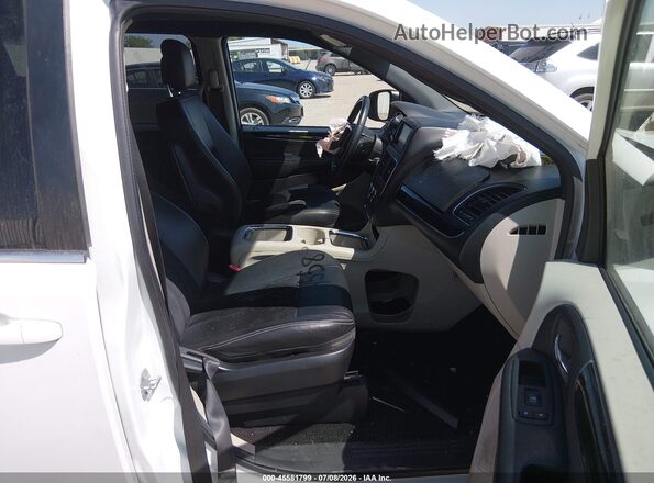 2C4RDGCG0JR209095 2018 DODGE GRAND CARAVAN Белый Вид салона спереди