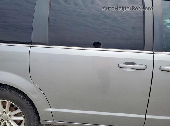 2C4RDGCG0JR302232 2018 DODGE GRAND Silver Widok wnętrza z tyłu
