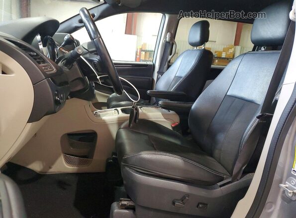 2C4RDGCG3LR189699 2020 DODGE GRAND Silver Front interior view