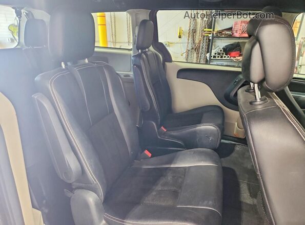 2C4RDGCG4HR600423 2017 DODGE GRAND Бордовый Вид задней части салона
