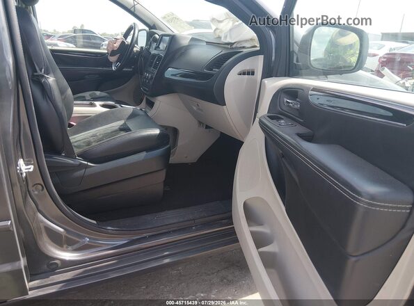 2C4RDGCG5HR847854 2017 DODGE GRAND CARAVAN Gray Front interior view