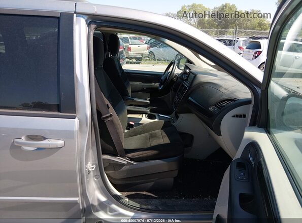 2C4RDGCG6GR327533 2016 DODGE GRAND CARAVAN Серебряный Вид салона спереди