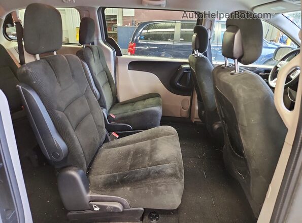 2C4RDGCG7GR131472 2016 DODGE GRAND Silver Vista interior trasera