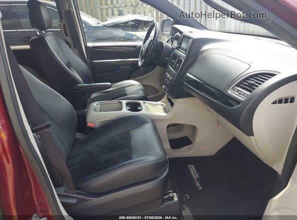 2C4RDGCG7HR696256 2017 DODGE GRAND CARAVAN Burgundy Front interior view