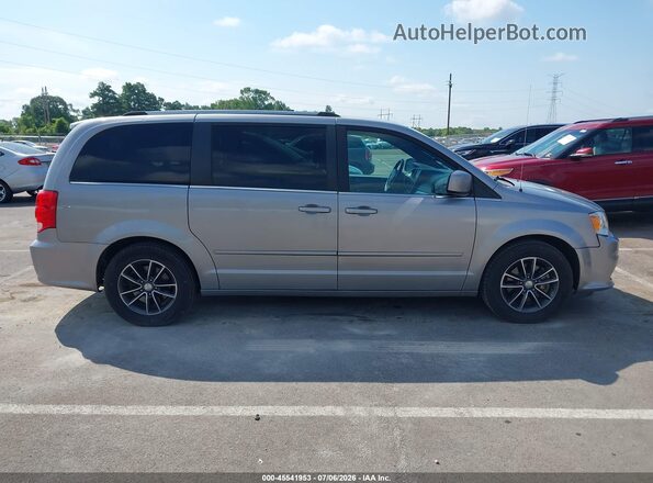 2C4RDGCG7HR709829 2017 DODGE GRAND CARAVAN Gray Rear interior view