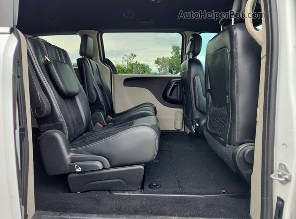 2C4RDGCG8HR600084 2017 DODGE GRAND White Widok wnętrza z tyłu