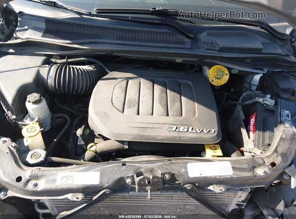 2C4RDGEG1JR205568 2018 DODGE GRAND CARAVAN Silver Widok z tyłu