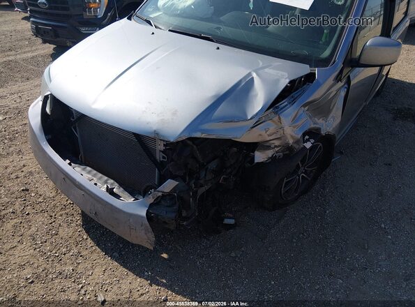 2C4RDGEG1JR205568 2018 DODGE GRAND CARAVAN Silver Widok z przodu