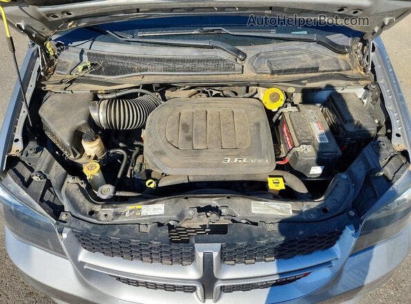 2C4RDGEG2JR285222 2018 DODGE GRAND Silver Vista del compartimento del motor