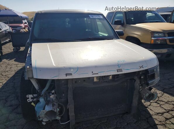 2FMGK5C88JBA16840 2018 FORD FLEX White Widok z przodu