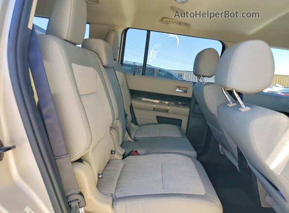 2FMGK5C8XJBA09176 2018 FORD FLEX Tan Rear seats view