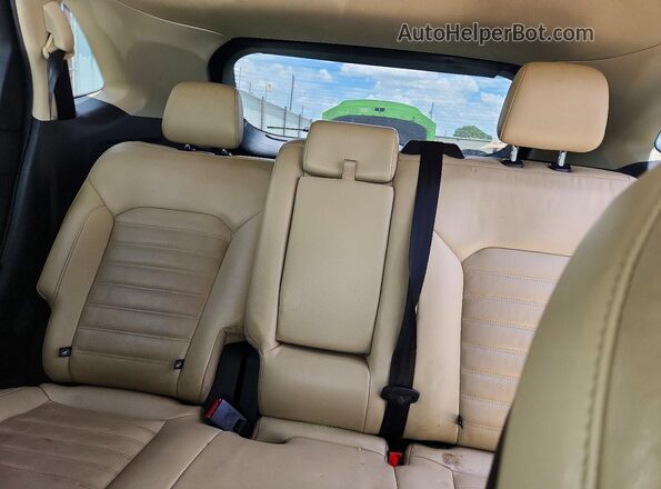 2FMPK3J98JBB25430 2018 FORD EDGE Cream Widok tylnych siedzeń