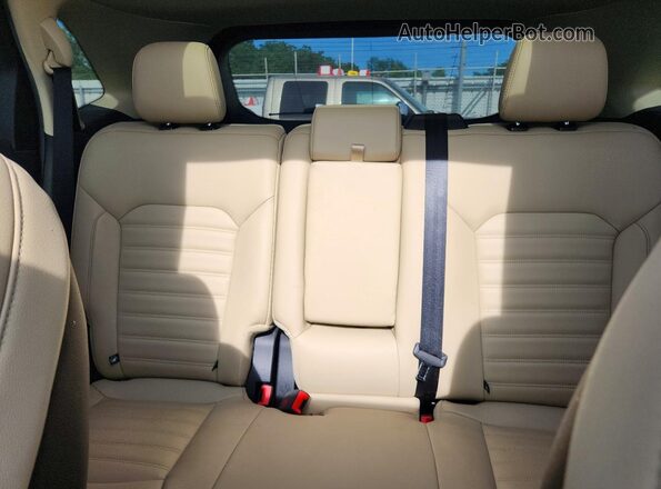 2FMPK3J98KBB53021 2019 FORD EDGE White Rear seats view