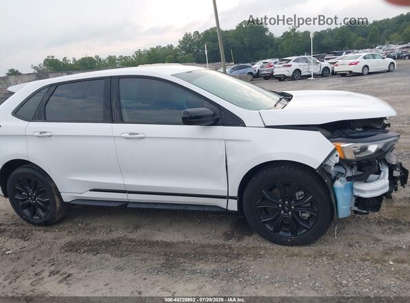 2FMPK4G93RBB27014 2024 FORD EDGE White Widok wnętrza z tyłu