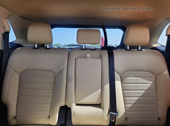 2FMPK4G94HBC41408 2017 FORD EDGE Gold Widok tylnych siedzeń