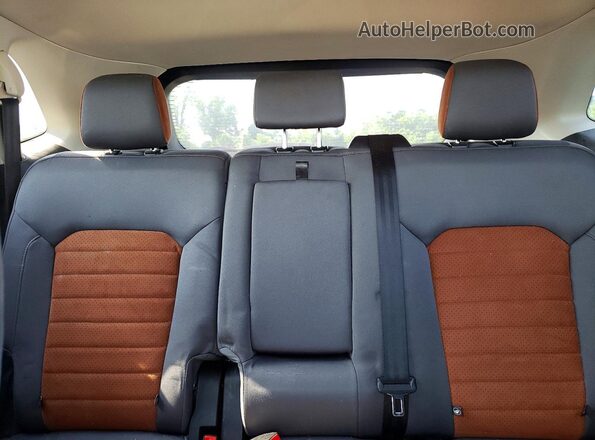 2FMPK4J90JBB08837 2018 FORD EDGE White Rear seats view