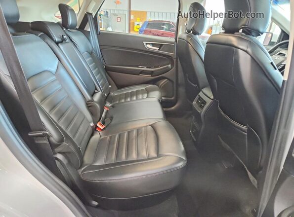 2FMPK4J90JBC46815 2018 FORD EDGE White Widok tylnych siedzeń